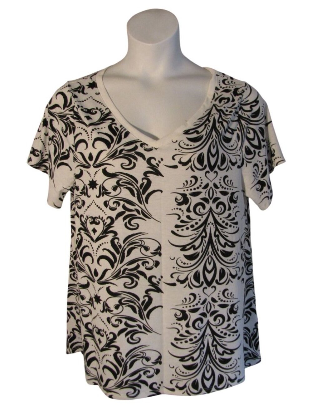 Lularoe XL Black White Patterned Christy V-Neck Tee Knit Shirt Top